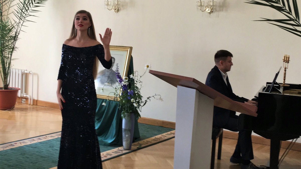 RadaDobrova's tweet photo. Арина Титова (преп. Салмова И.В.) ДМШ им. В.П. Чеха на  II Всероссийской научно-практической конференции "Тарханы - место гения". Атмосфера творчества! СПАСИБО Туромшиной С.В. за Приглашение на это значимое событие! https://t.co/M8rI8g5bTQ