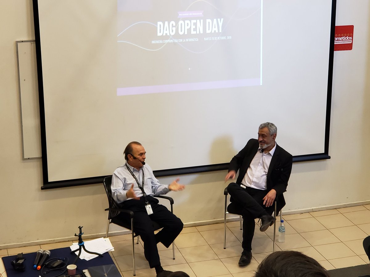 eduardoquiroga's tweet photo. Registro visual histórico de #transmisión de #datos de #IBM compartido por Patricio González de @IBMdeChile en el #DAGopenday #FIUNAB https://t.co/iQgGlrASic