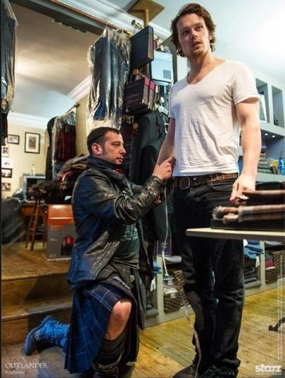 Okiemom50's tweet photo. Voting ends today! 😵Please vote 25 votes for #Outlander  on the PCA's website &amp; RETWEET as many posts as you can that have ALL THREE hashtags! ✔️✔️✔️✔️
#TheBingeworthyShow #PCAs 
Sam getting fitted for a new kilt 😎😍🏴󠁧󠁢󠁳󠁣󠁴󠁿
https://t.co/Ilrlb0We6y https://t.co/8nWfngDBpp
