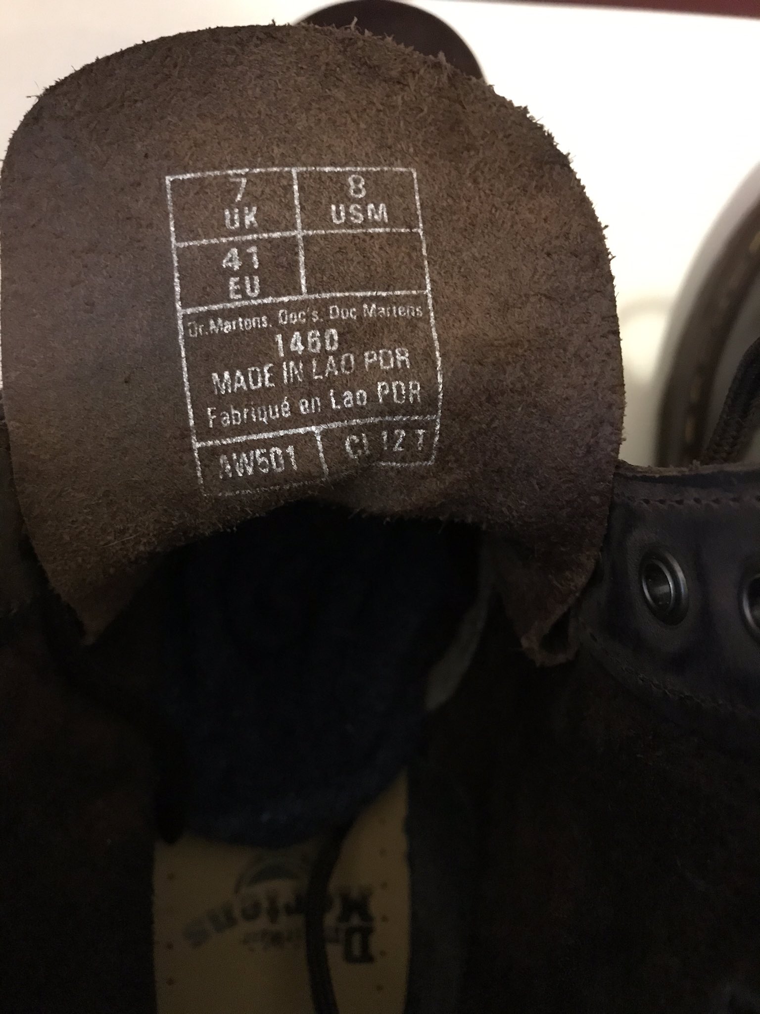dr martens made in lao por