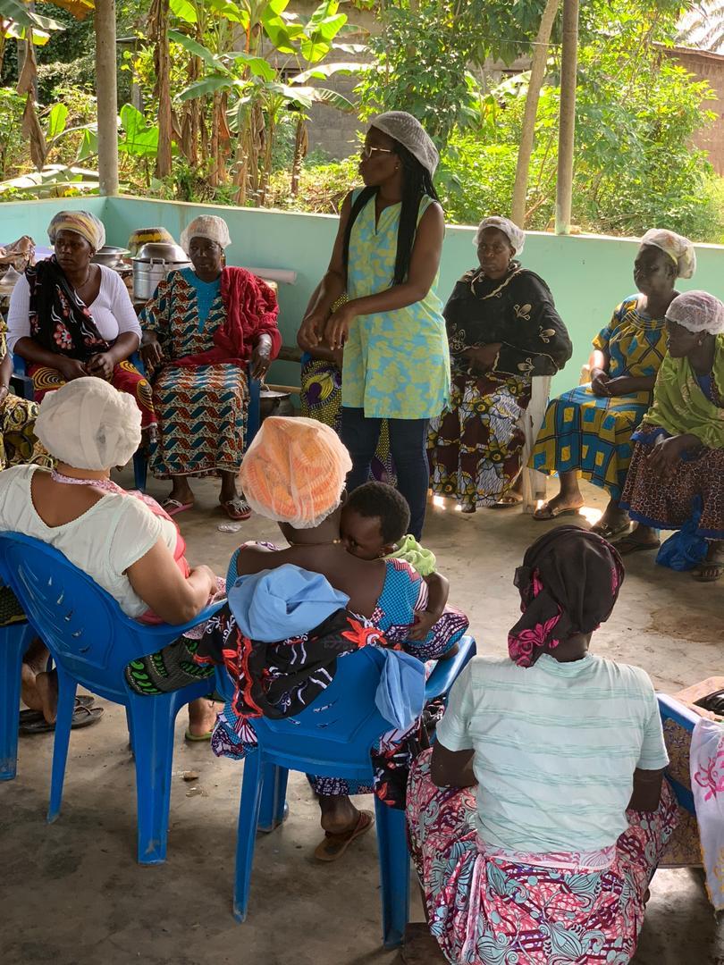 Jveivoire's tweet photo. #Femme en action ๐
Causerie- dรฉbat sur #Agroecologie dans le village de Yapokro dans le dรฉpartement d'Aboisso.
#AgroecologyNow
#YouthMarchOn
#AgroecologyInAction
@PANAsiaPacific @GRAIN_org @WoMin2015 @FundAgroEcology https://t.co/1AdWqRsWK5