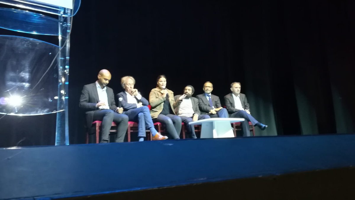 Ce soir au <a href="/theatre_gymnase/">Theatre du Gymnase Marie Bell</a> avec <a href="/anne_hidalgo/">Anne Hidalgo</a>, aux cotés de l’ <a href="/institutkurde/">Institut kurde de Paris</a>, mobilisation exceptionnelle pour sauver nos amis et alliés kurdes, si courageux face à Daesh, victimes ajd de la folie d’Erdogan et de l’abandon de Trump. #Rojava #SauvonsNosAlliesKurdes