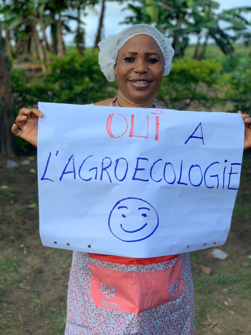 Jveivoire's tweet photo. #Femme en action ๐
Causerie- dรฉbat sur #Agroecologie dans le village de Yapokro dans le dรฉpartement d'Aboisso.
#AgroecologyNow
#YouthMarchOn
#AgroecologyInAction
@PANAsiaPacific @GRAIN_org @WoMin2015 @FundAgroEcology https://t.co/1AdWqRsWK5