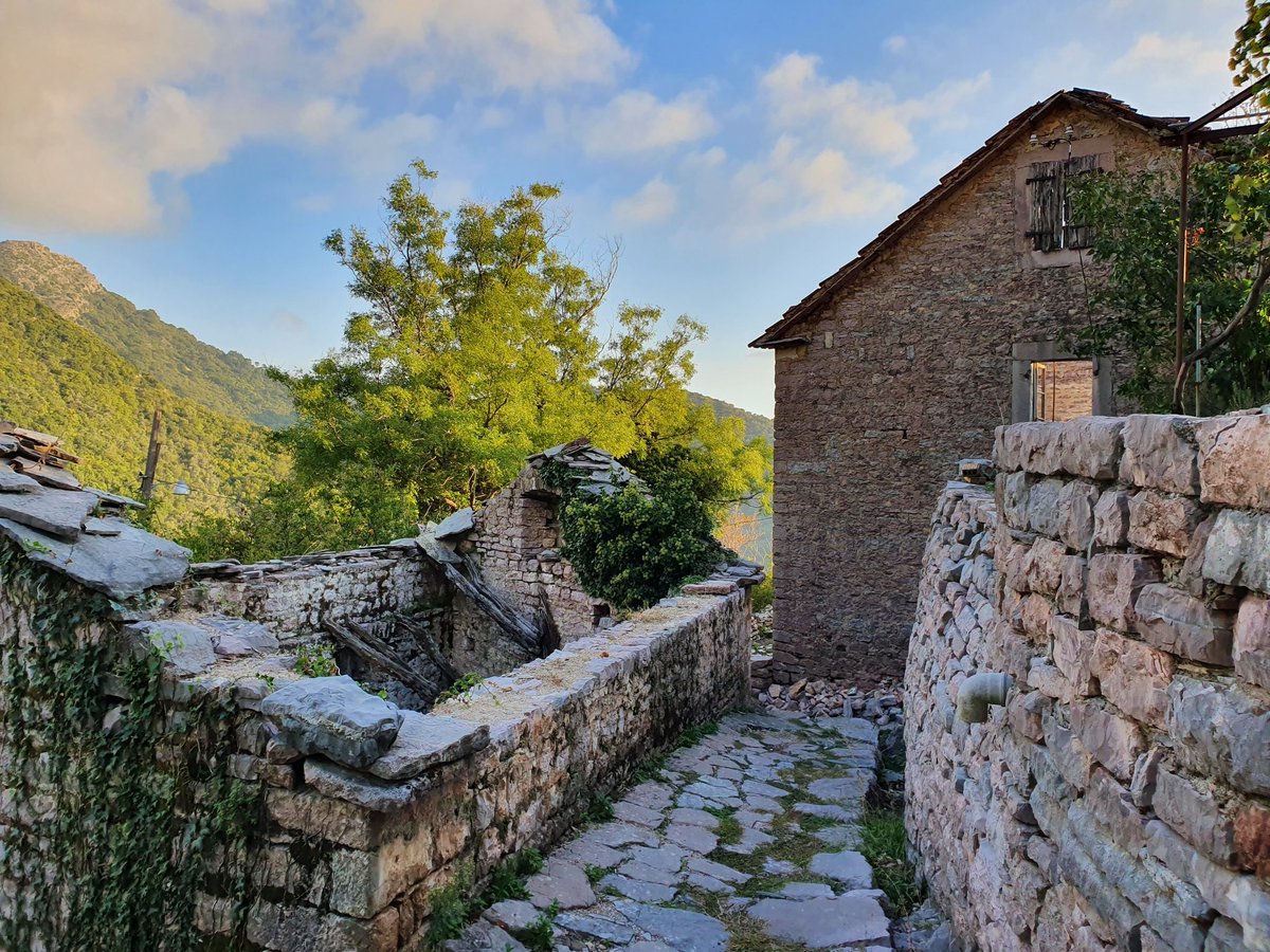 GarethWMitchell's tweet photo. Walked up to an abandoned village of Gornja Lastva in the hill of #Vrmac #GornjaLastva #tivat #montenegro #europe https://t.co/XgTSmqqtOF