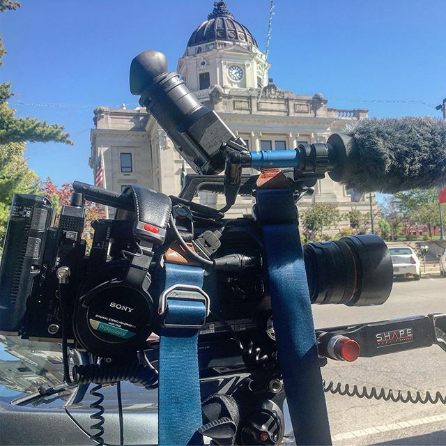 The big rig Sony FS7 w Shape Arm, Tilta baseplate, Shoeps CMIT 5U shotgun mic, Cinegears Ghost Eye wireless 600m transmitter, Canon 50mm f1.2, Peak Design sling strap, IDX 98 vmount Battery, all on a Manfrotto Tripod. ift.tt/2VHwxgQ