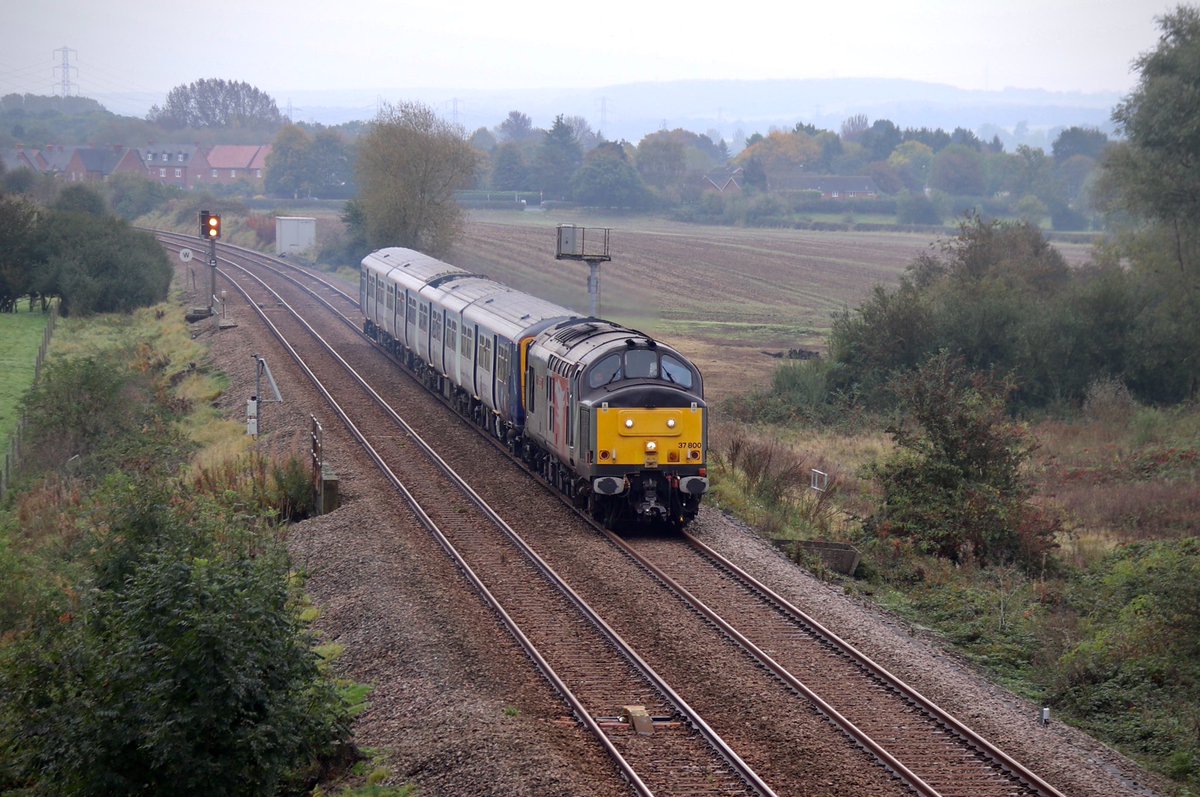 HiPa (@hipa125) on Twitter photo Rail Operations Group utilising EuroPhoenix #Class37 37800 ‘Cassiopeia’ to deliver Northern’s #Class769 Flex 769442 to Liverpool as 5Q36 1000 Leicester Loco Inspection Point > Allerton Diesel Multiple Unit Depot.
Egginton (Derby-Crewe Line)
15/10/19 Rail Operations Group utilising EuroPhoenix #Class37 37800 ‘Cassiopeia’ to deliver Northern’s #Class769 Flex 769442 to Liverpool as 5Q36 1000 Leicester Loco Inspection Point > Allerton Diesel Multiple Unit Depot.
Egginton (Derby-Crewe Line)
15/10/19