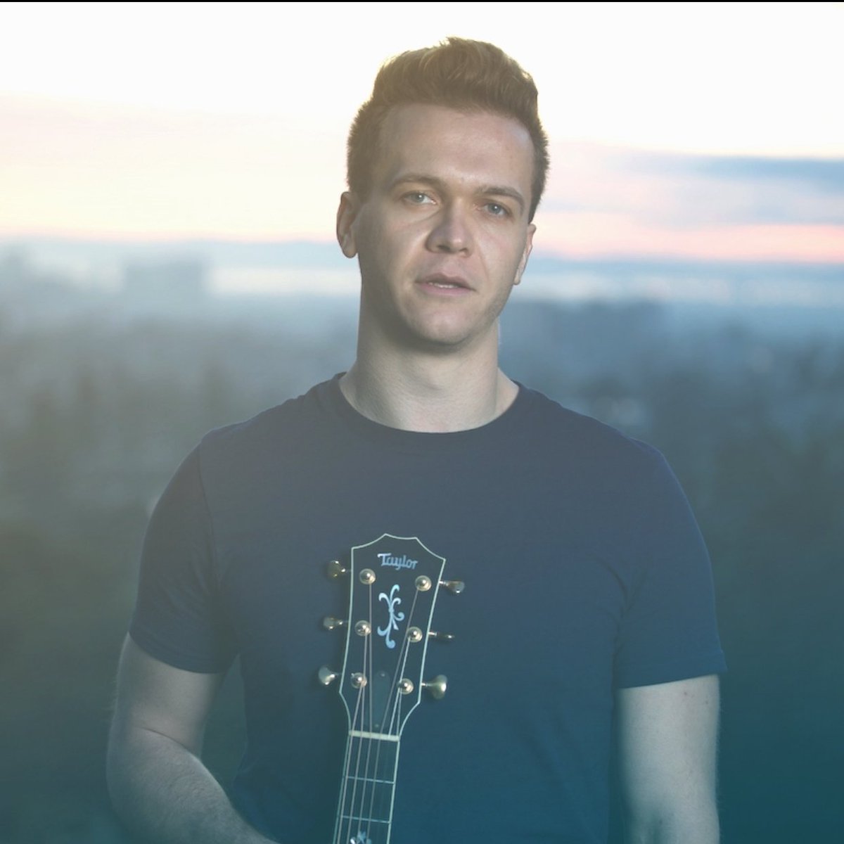 IanAcredolo's tweet photo. The Bay Area skyline can even make a mouth-breather like me look good. Photo by @DRossCameron 
#oaklandcemetery #taylorguitars #skyline #bayareaview #beautifulsky #musicianphoto #originalartist #bayareamusician #newalbum2020 #spotifyartist https://t.co/Oy732jTRLo
