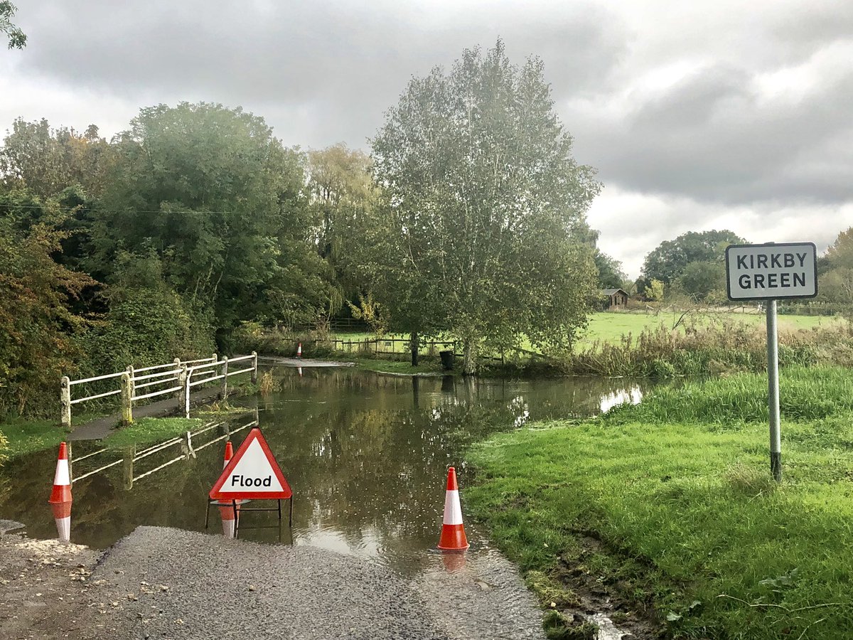janemeans's tweet photo. Hey #Lincolnshire drivers
Avoid the road from #rowston to #kirkbygreen as the road is closed #flood @BBCRadioLincs @HighwaysEngland #LincsConnect #lincshour @LincsFM https://t.co/X2TxpEn5Hy