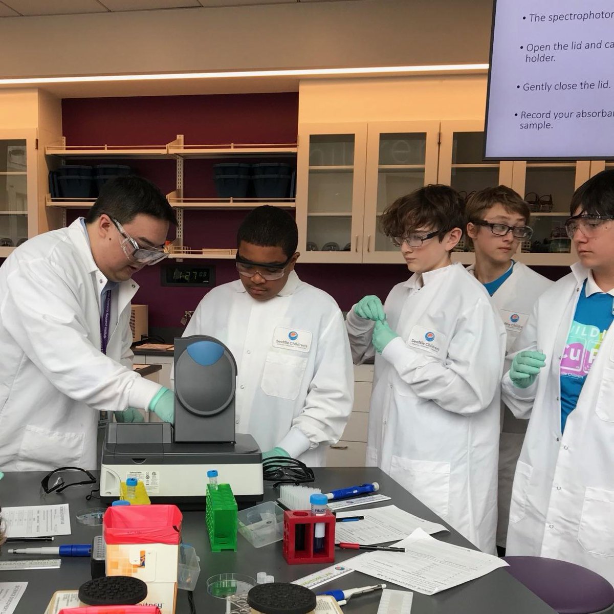 seattlechildren's tweet photo. We’re inspiring a future generation of scientists. Our #BuildingCure Science Discovery Lab is a dedicated lab where students can interact with researchers and do experiments linked to the immunotherapy, gene editing and infectious disease research here. https://t.co/PTIR2A0qOT https://t.co/rnv7zvKMZB