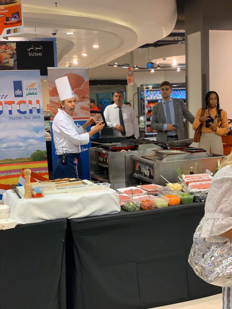 VanDrieGroup's tweet photo. This week Dutch Healthy Food week in Bahrain and Kuwait! #livecooking #tastings #vipdinners #Healthyfoodseminar #DHFW @EdgarBuhrs @FErikSmidt @NLAgrofoodGCC @petersfarmveal https://t.co/xQtvyhNhZp