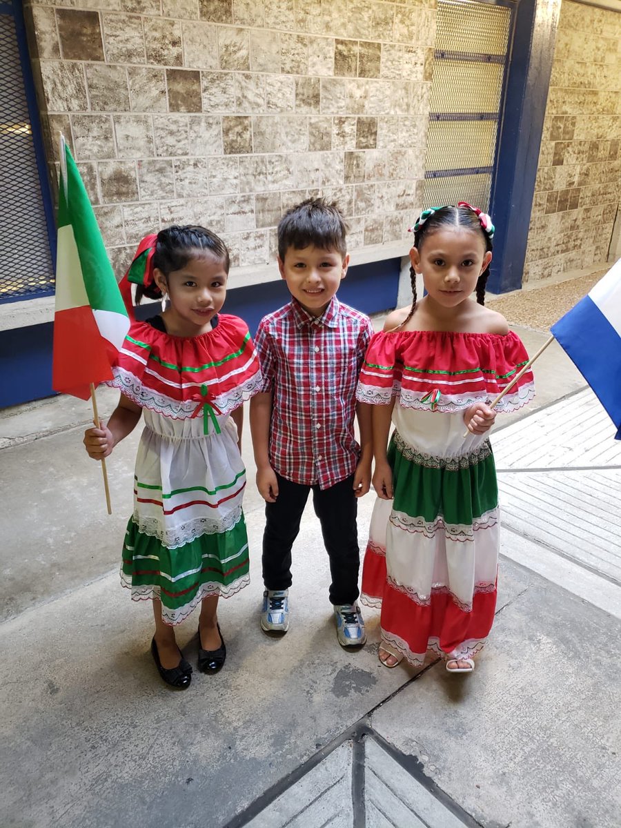 NeysaGonzalez3's tweet photo. Second grade is proud and celebrating the Hispanic Heritage @JohannaSyevens @Tbrown518lL @PetersenHISD @verolopez2020 @DanitraArredon1 https://t.co/EIYurB582i