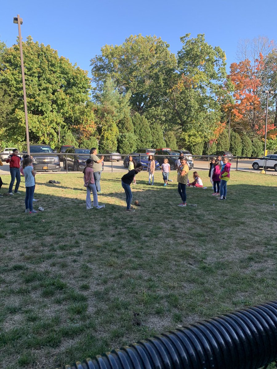 ComSchoolLeader's tweet image. Nature Girls after school program getting to know each other during their first day 🌟 @Teatown_  #opride #extendedlearning #communityschools #communitypartners