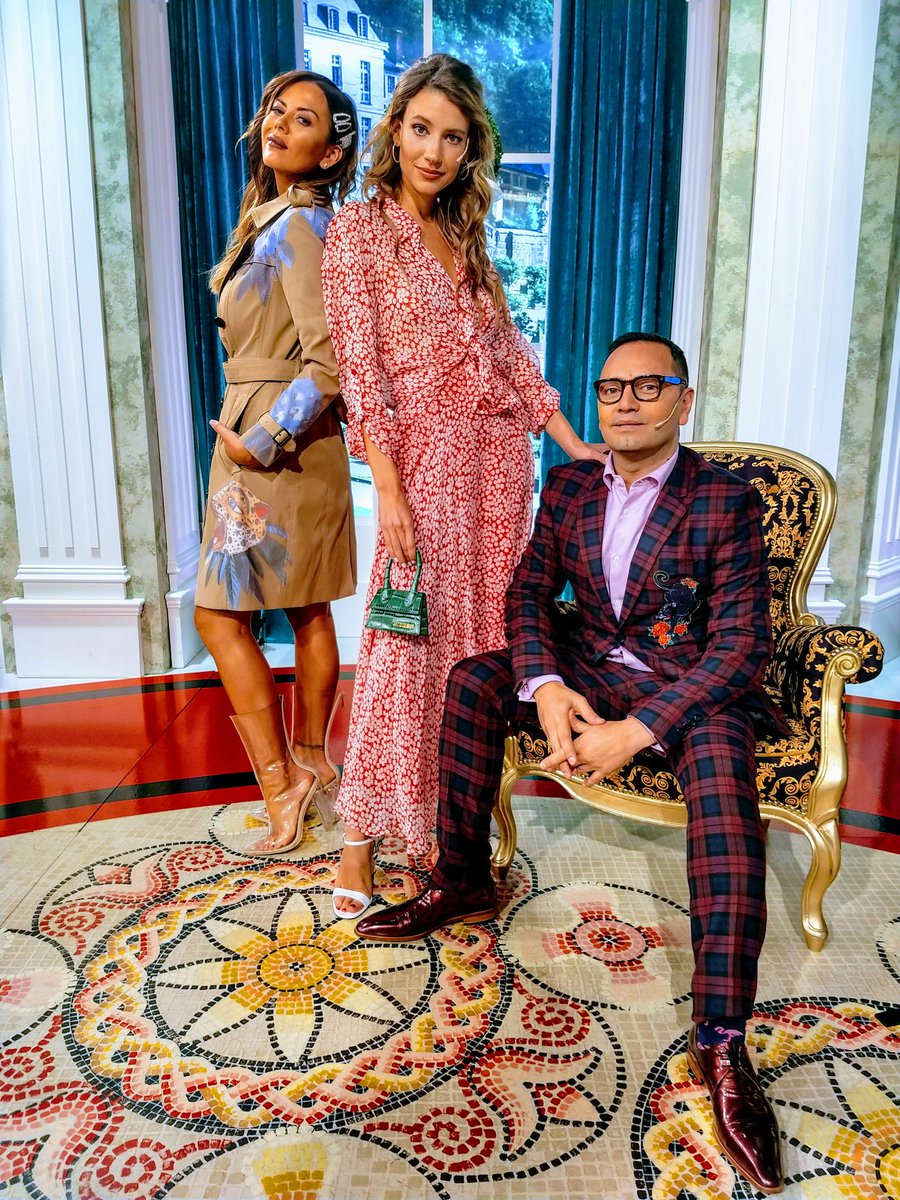 Hoy las fabulosas <a href="/Karijelinek/">.</a> <a href="/angielandaburu/">Angelita</a> en <a href="/LaJauladelaModa/">La Jaula de la Moda</a> <a href="/ciudad_magazine/">Ciudad Magazine</a>