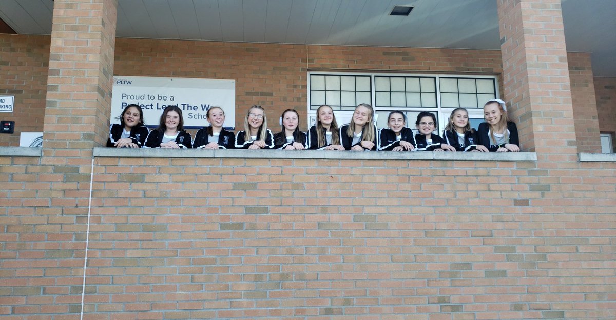 GMSCheer17's tweet photo. Lets go falcons! @GrahamAthletics @GrahamMidSchool  #beatclimbers https://t.co/yypAHYDwgF