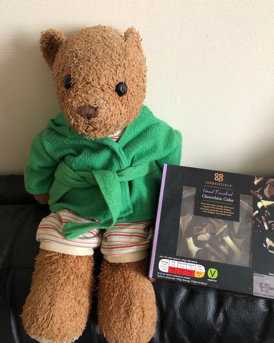 rex_the_bear's tweet photo. Who wants some chocolate cake?! 😋🐻

#rexportion #rexthebear #teddybear #teddy #bear #plushiecommunity #plushie #plushielife #chocolate #cake #chocolatecake #yummy #food #treat https://t.co/cUapynZIZQ