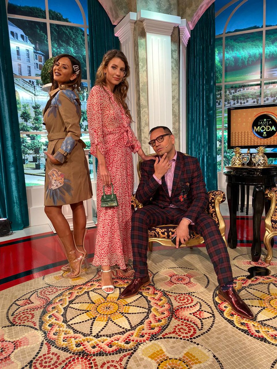 A las 18:00 recibimos a <a href="/angielandaburu/">Angelita</a> y <a href="/Karijelinek/">.</a> Landaburu ( dos nominaciones al #MFModa2019 moda) en <a href="/LaJauladelaModa/">La Jaula de la Moda</a> por <a href="/ciudad_magazine/">Ciudad Magazine</a>