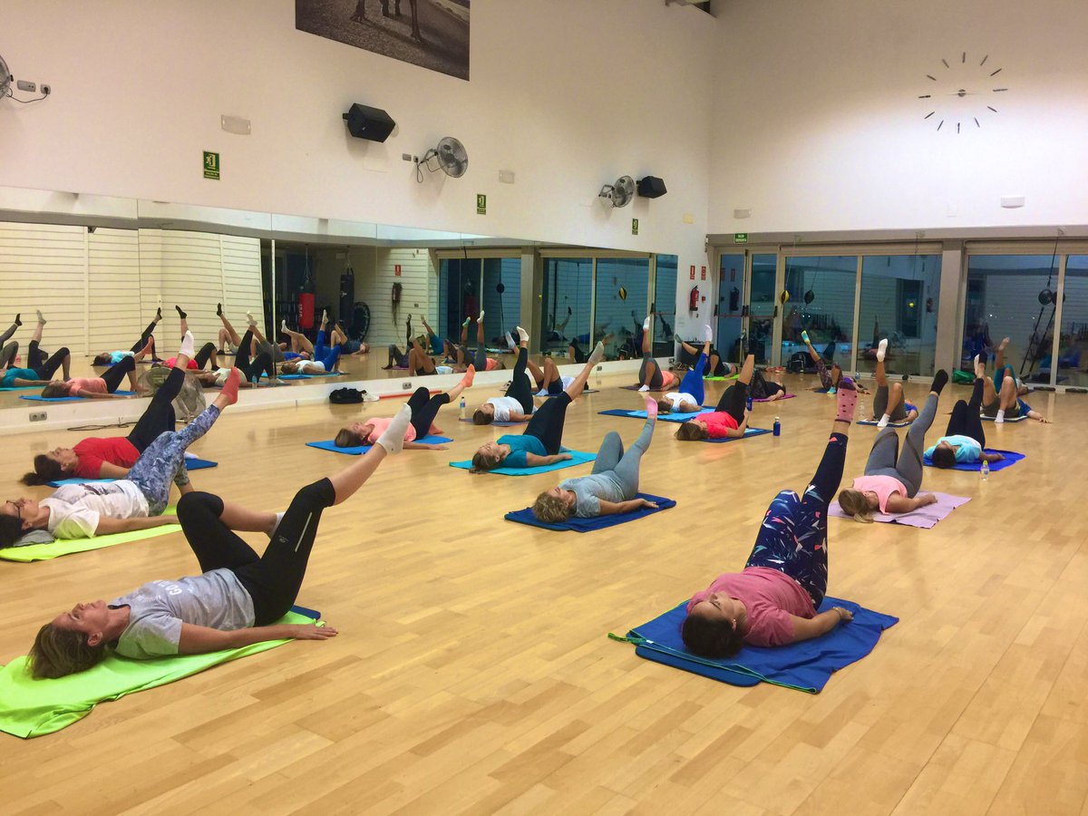 Lowgym's tweet photo. ¡ Martes de locura! 🙆🏼‍♀️ trabajando duro, fijando objetivos y con nuestras clases dirigidas ¡ a tope! 🤗 ☑️orgullos@s de nuestros campeon@s 💪 mañana os esperamos con numerosas actividades ¿ aún no formas parte de esta gran familia #lowgym? 🤩 #tomares #mairena #abd #bfs #step https://t.co/CaetArkzwj