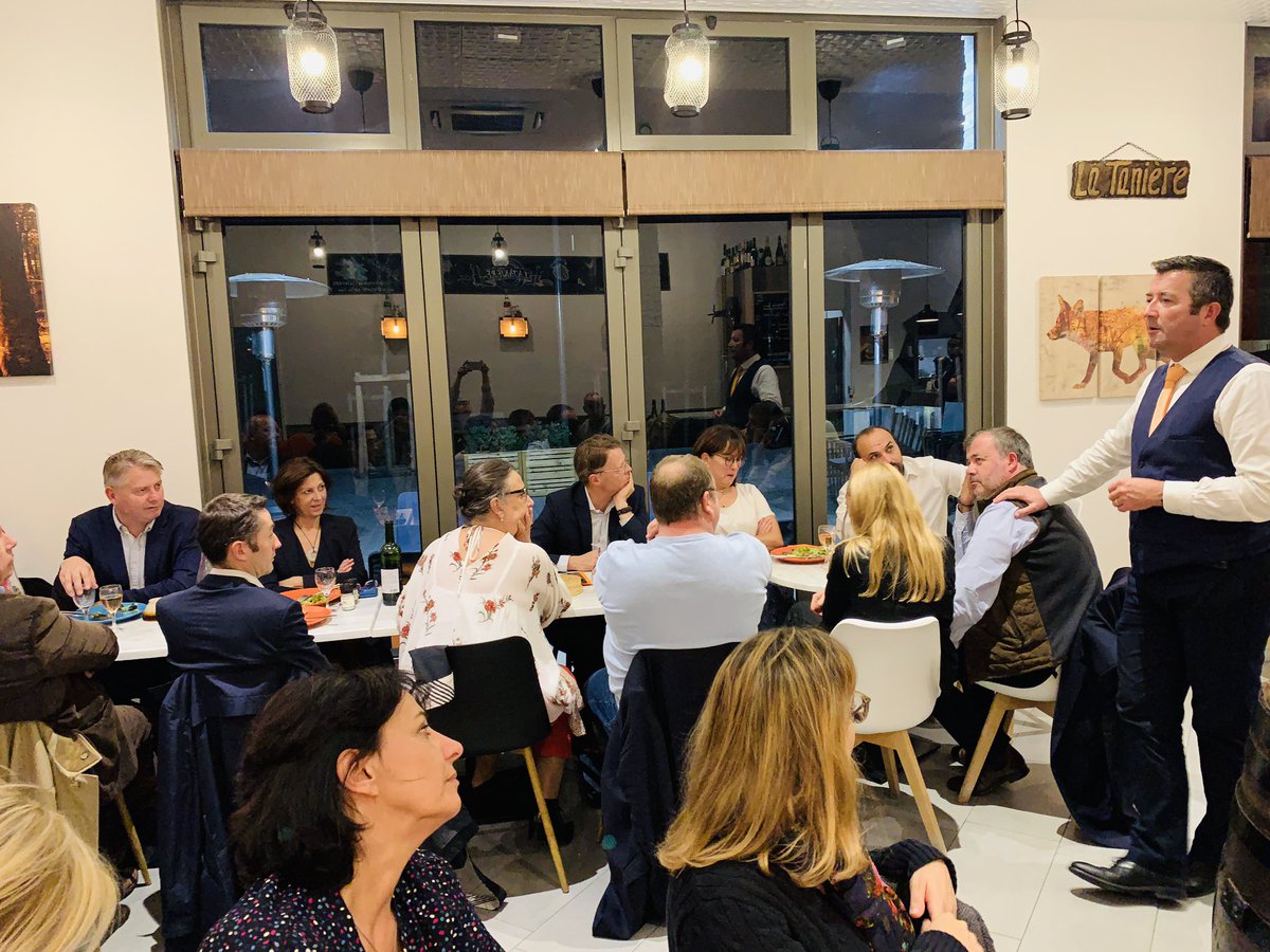 KARLOLIVE's tweet photo. Encore une très belle soirée d’échanges de bonnes pratiques entre les élus membres du @ClubdesLoges ! 

Merci à Arnaud LEGROS et à Véronique LEVILDIER pour leurs interventions sur le parcours résidentiel ! https://t.co/MyqCwEcUjL