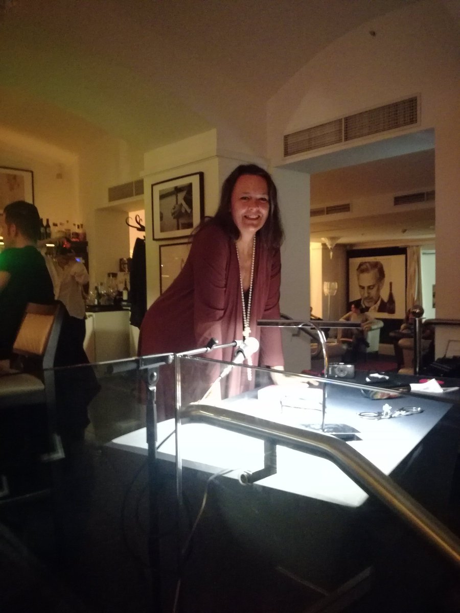ChNeumeyer's tweet photo. #WienerKriminacht mit den @MSchwestern #SabinaNaber und @jessica_hazard im Hotel #Kempinsky und im #WeidingerCafe . Überall ein begeistertes Publikum 👏👏👏 https://t.co/pDFSMAq1sA