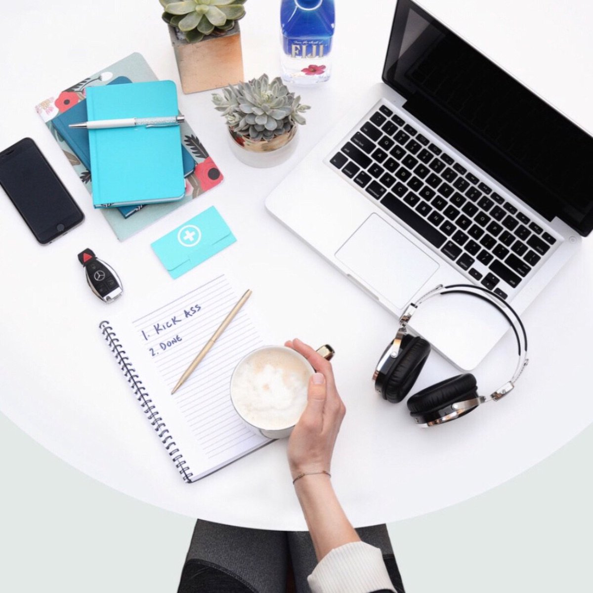 Look for that moisturizer that hides the fact that you been tired. Rescue Skin is here to help you 💪🏻! 

#jointhemovement #rescueskin