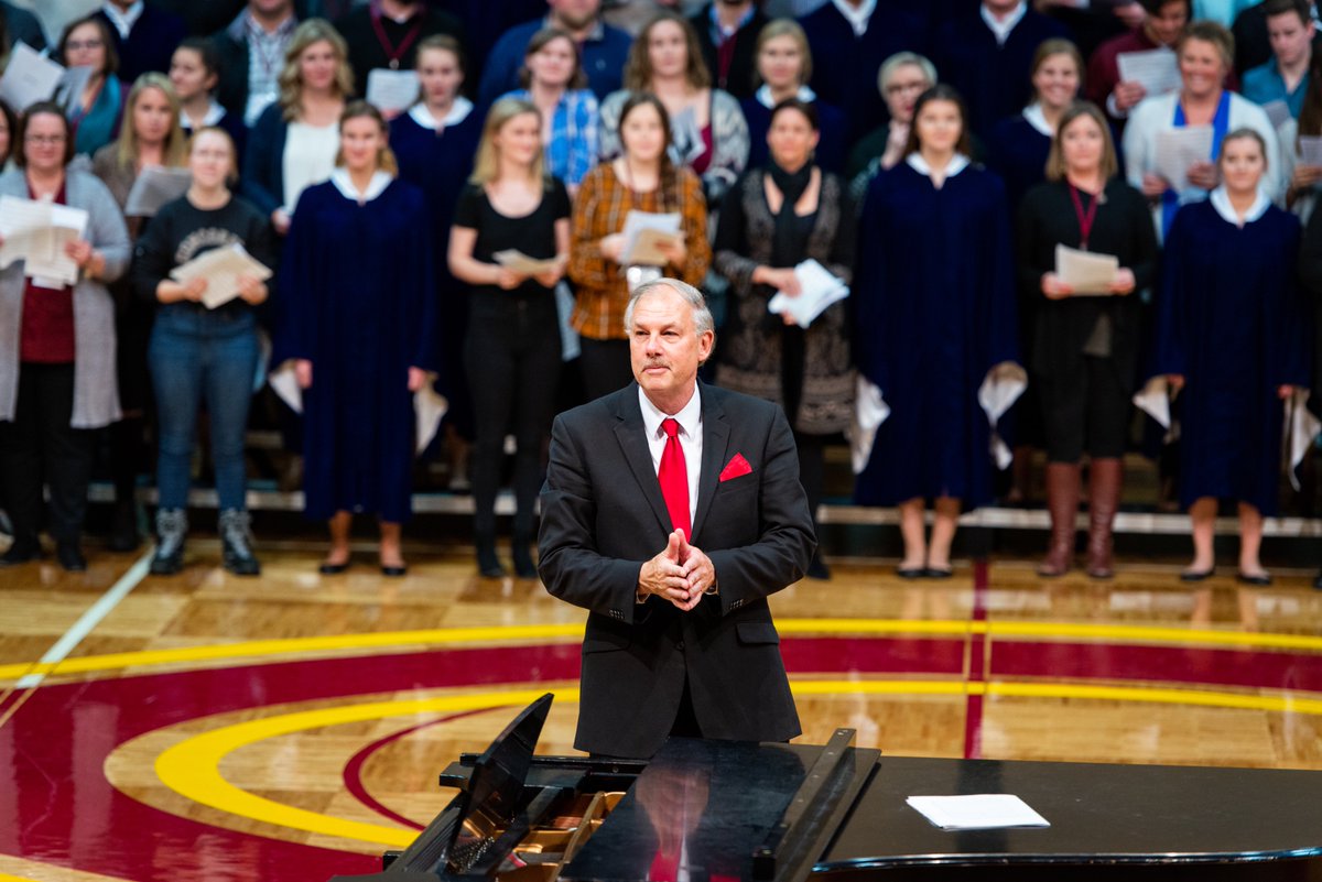 Over 400 alumni sang in the Reunion Choir at this year’s homecoming concert in honor of Dr. René Clausen’s upcoming retirement after 34 years of conducting The @ConcordiaChoir. 🎶 #cordmn