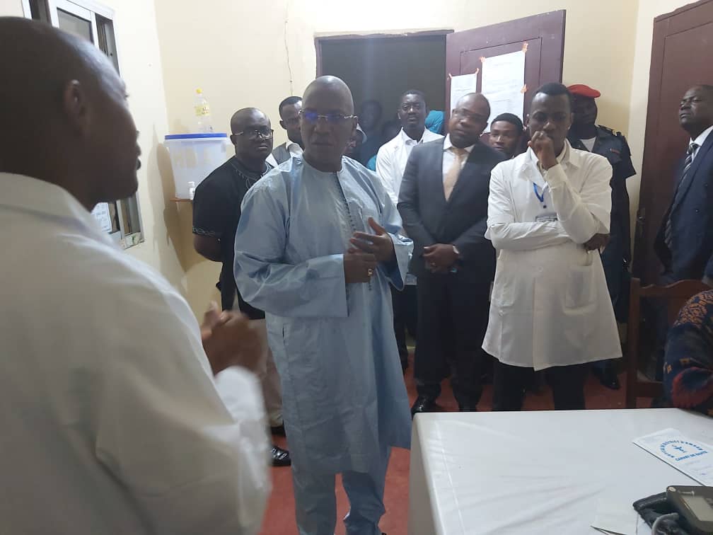 J'ai effectué hier nuit autour de 23h, une visite inopinée à l'hôpital de district d'Ambam et ce matin à 09h au CMA de kye ossi ainsi qu'à la clinique yola. Des perspectives encourageantes malgré la nécessité de procéder à quelques réglages. Ensemble nous y parviendrons