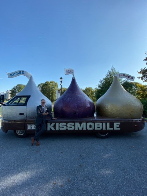 SchoolWorksLLC's tweet image. Nothing like a kiss after a #PA conference on authorizing with the PA School Boards Association! 
@SchoolWorksDH @PSBA #authorizing #charterschools #pennsylvania #hersheyPA