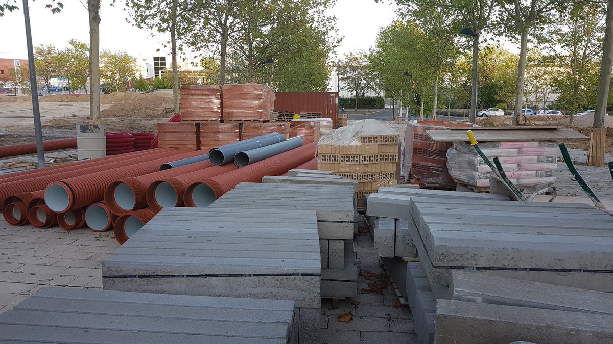 Nuria57048910's tweet photo. Hola @javierjuarez80, mira qué pena! Hasta los árboles gritan NO al destrozo en el Parque Central!
Bloques, ladrillos y cemento: vuestra receta para construir "un vergel" en #Parquecentral3c
Construyendo naturaleza 🏗
#MeDueleTresCantos
#SOSparque
#STOPistas
#soloparque https://t.co/IpWd1XEorO