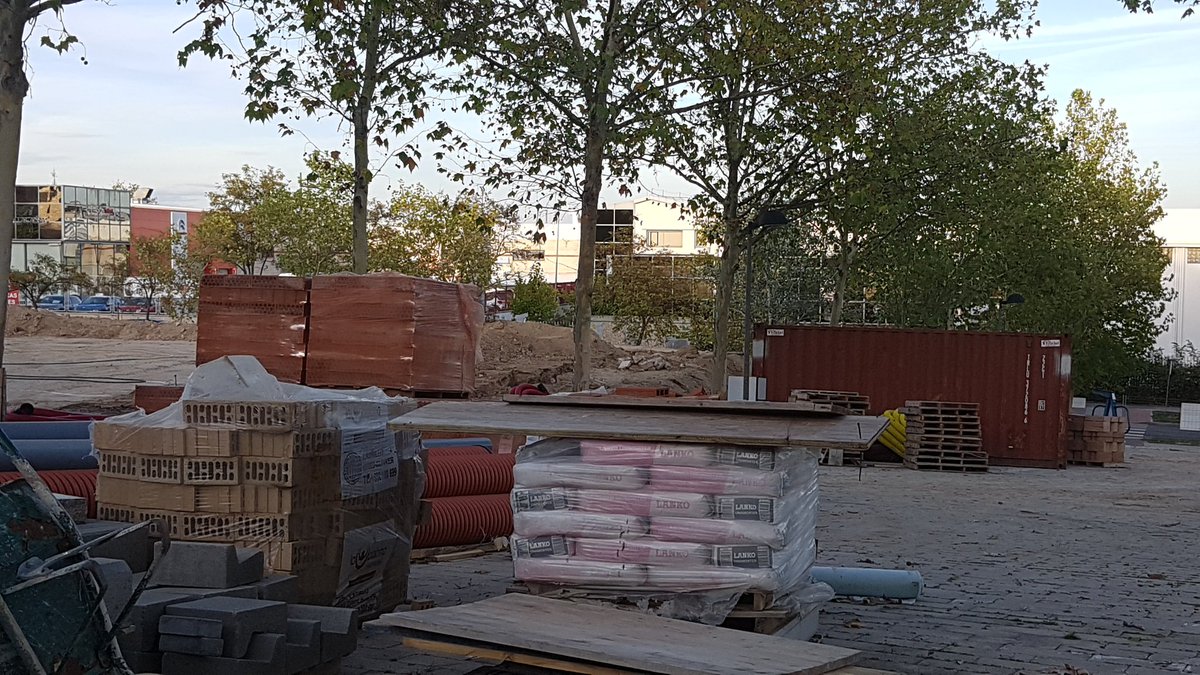 Nuria57048910's tweet photo. Hola @javierjuarez80, mira qué pena! Hasta los árboles gritan NO al destrozo en el Parque Central!
Bloques, ladrillos y cemento: vuestra receta para construir "un vergel" en #Parquecentral3c
Construyendo naturaleza 🏗
#MeDueleTresCantos
#SOSparque
#STOPistas
#soloparque https://t.co/IpWd1XEorO