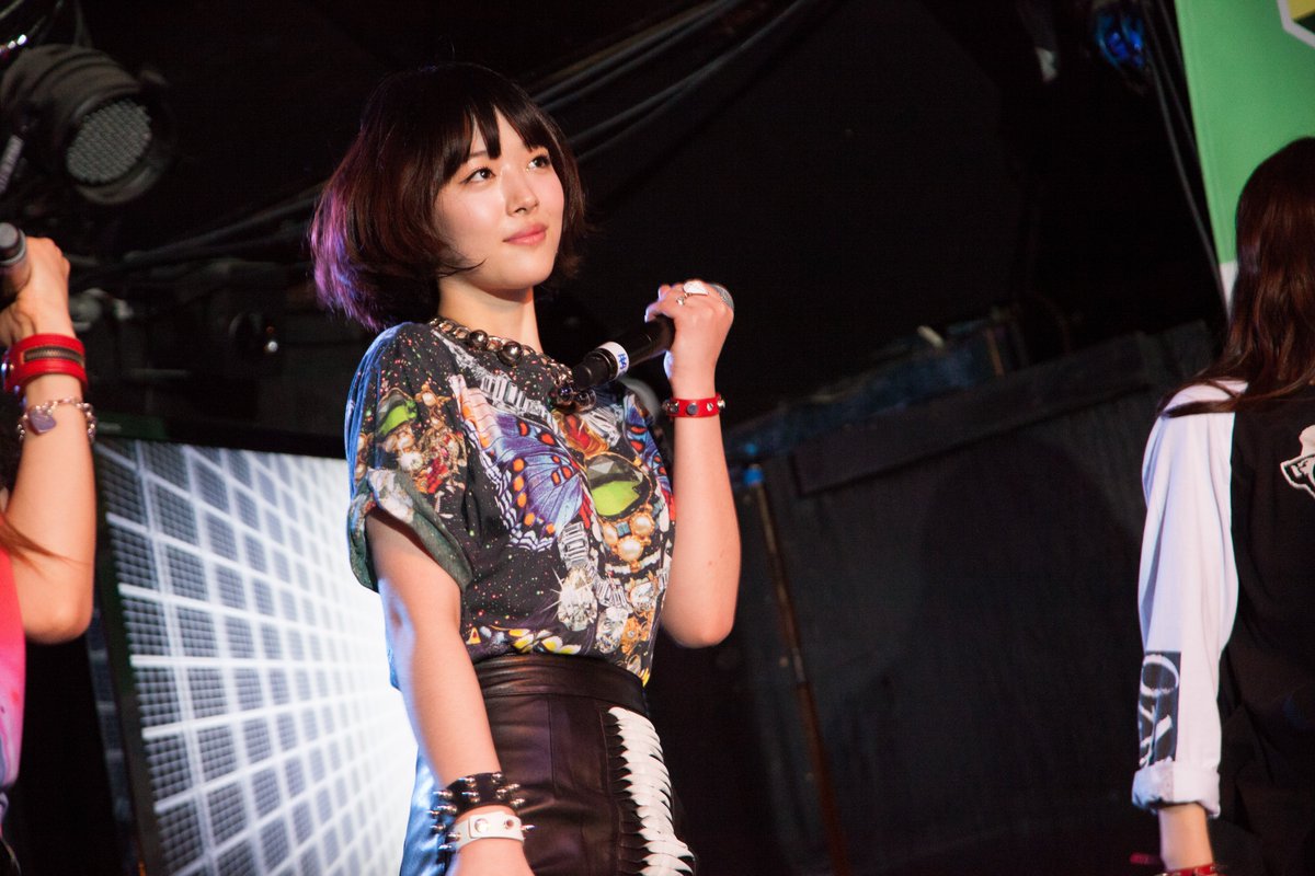 sxsw's tweet image. In 2013, f(x) became the first #KPOP group to perform at #SXSW, beginning a tradition that has since become one of the annual highlights of our Music Festival. We're deeply saddened by Sulli's untimely passing and our thoughts go out to her family, friends, and fans.