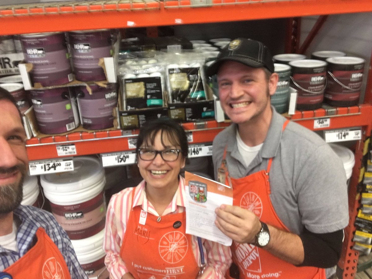 D24 supervisor Mary recognizing Shawn for his commitment to driving shelf availability in their department!!!