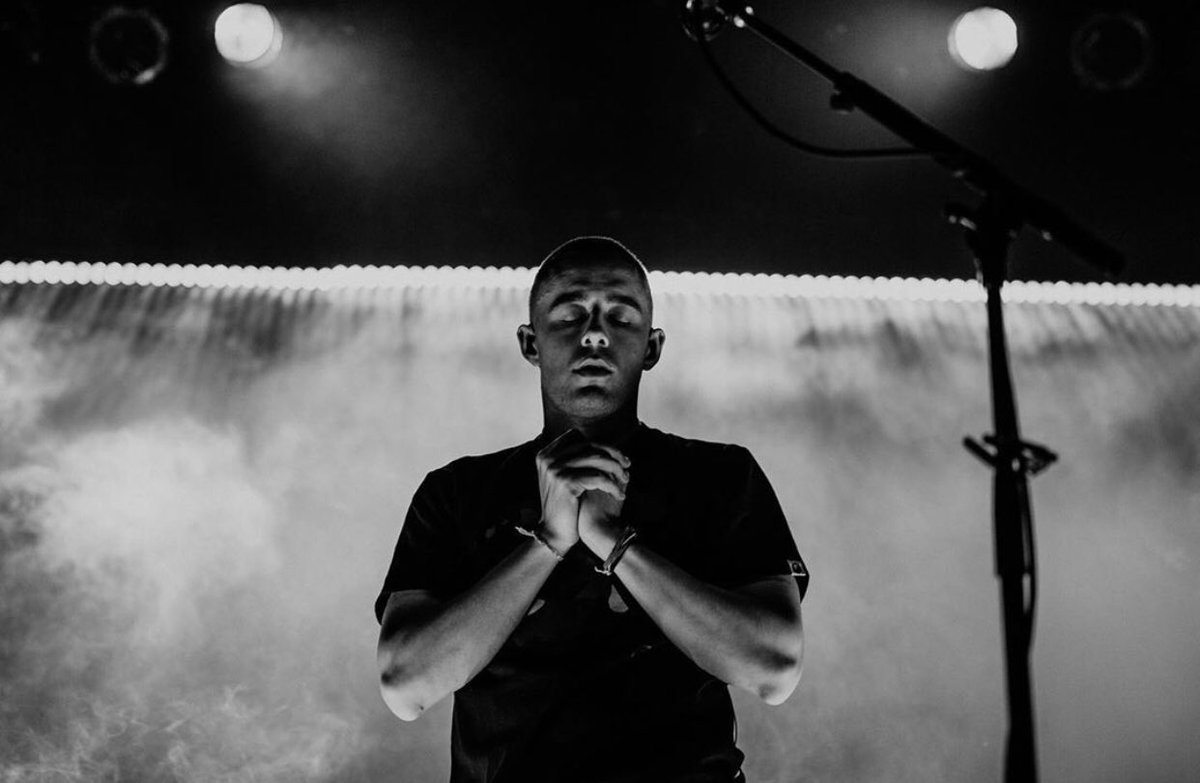 DermotKennedy's tweet photo. “The happiness of your life depends upon the quality of your thoughts; therefore guard accordingly.” Marcus Aurelius
.
📷 by @lucyfosterphoto https://t.co/mD5iXgeSXd
