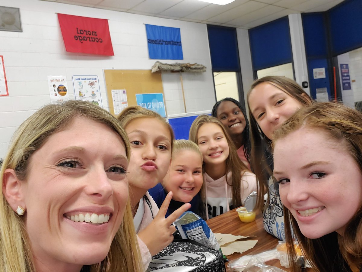 Once a Park Shark, always a Park Shark! Serving these kids lunch today was heart warming! Relationships matter! @nkellenberger1 <a href="/WoParkSharks/">Worthington Park Elementary School</a> #ItsWorthIt