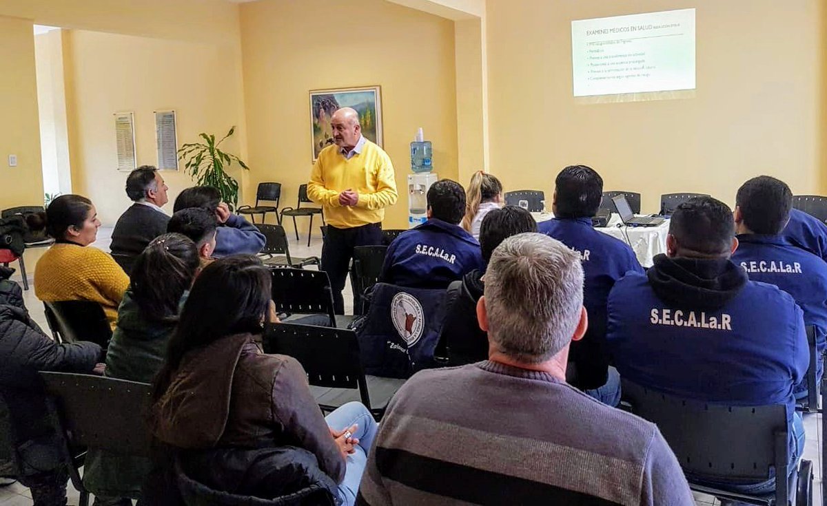 lr_trabajo's tweet photo. ➡️ Hoy, brindamos una capacitación sobre #HigieneYSeguridad Laboral, en articulación con el Sindicato de Pasteleros. El mismo se realizó en la Asociación Bancaria de #Chilecito y estuvo a cargo de Ing Gonzalo Galán y Lic. Leonardo Nieto.
Agradecemos la participación del #SECALaR https://t.co/8Bj0UAl0Bc