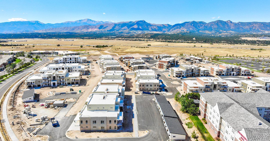 EtkinJohnson's tweet photo. Those views never get old. We think the future residents of our FalconView apartments will agree. Check out the latest on the#construction in Colorado Springs. https://t.co/NGW140Vkjg #buildingcolorado https://t.co/bieQ9Z8OyG
