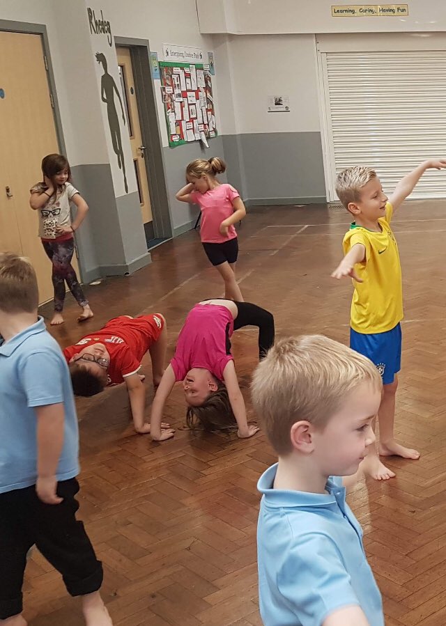 PentrerGraig's tweet photo. #pgpvenus #pgpphysical lots of new warm up games in PE - our favourite is βMirror Meβ https://t.co/iH3xgTaccj
