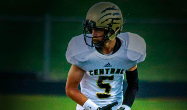 sportsinkansas's tweet photo. UPDATED AFTER WEEK SIX: Sports in Kansas: 2019 Football Offensive Stat Leaders (Passing Yards, Rushing Yards, Receiving Yards) - stats due by 8am Tuesday 

VIEW HERE: https://t.co/XJASNciX6O

Presented by @KansasTurf @AmericanImp @nextechwireless @SAFEks @RackPerformance https://t.co/t66x77Rqpu