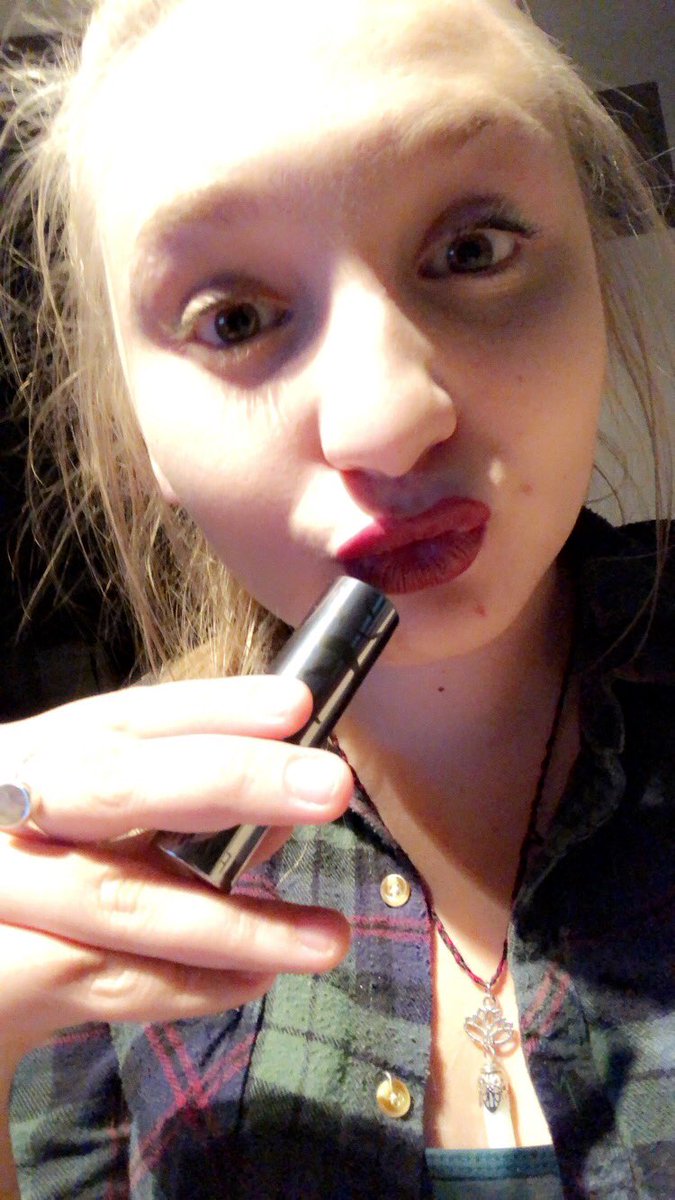 April06987213's tweet image. Just got my ColorPop Safiya Nygaard collab lipstick, Berry Me In Lipstick and I’m in love! It does look good on everyone:) @safiyajn #safiyaxcolourpop #badmakeupscience
