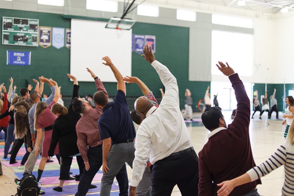 amyzambranoyoga's tweet photo. Thank you @LBpublicschools for capturing these beautiful moments from yesterday!! 🙌🏼Wow!! I am still in awe!! 💚Thank you to everyone who participated in my session, helped me with the mats &amp; Technology for making me feel like a rock star with the headset mic!! #wcmm #LBSUMMIT20 https://t.co/rufcYtYCSl