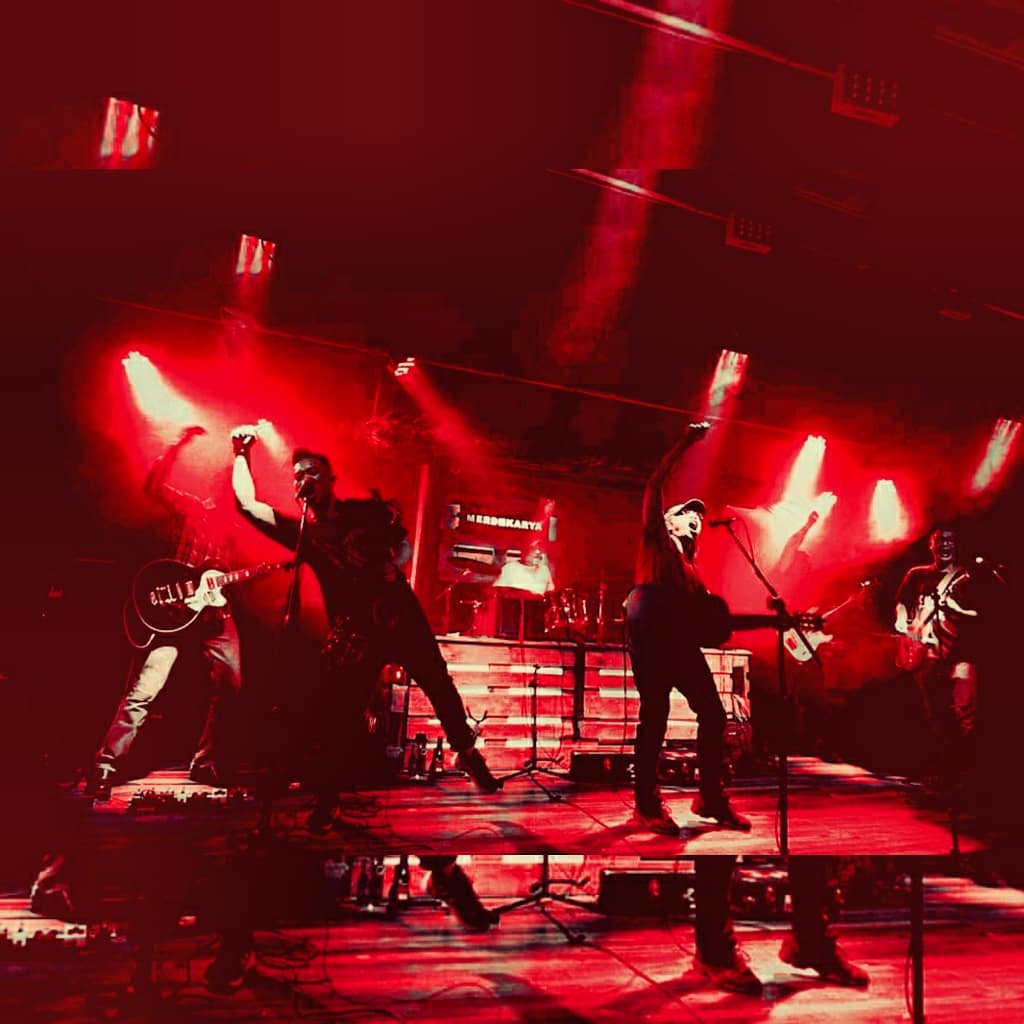 azmyl's tweet image. #AYOP #keepingitreal #PJ Friday 18 October @merdekarya! Jommm! 💪🏼🤟🏼🤟🏼 #AzmylYunorandOrkesPadu #Malaysianband #majmuk #trulymalaysian #folkrock @postagig @twt_gig @junklistMY @OhMYMuzik @Jenn_Thompson @JuiceMy