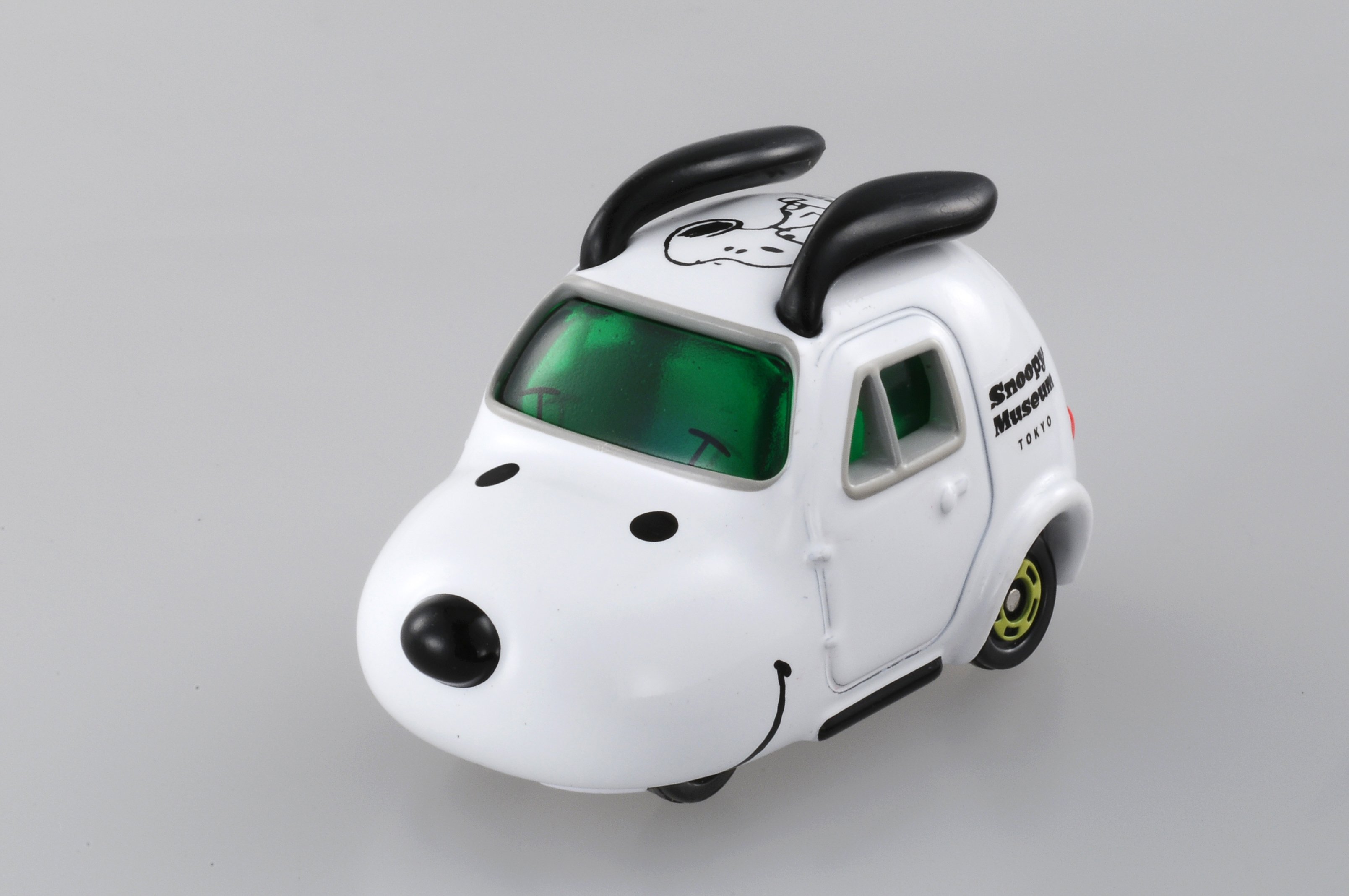Snoopy Museum Tokyo ブラウンズストアより 大人気アイテムのオリジナルトミカ も生まれ変わりました 緑豊かな南町田に開館する新しいスヌーピーミュージアムをイメージしたグリーンの窓が特徴です 800円 税別 T Co Ttvae2e8wd Twitter
