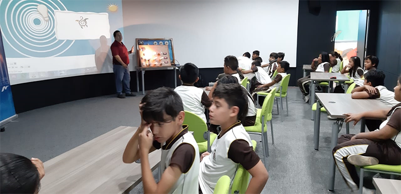 ciergalapagos's tweet photo. #HéroesDeEficienciaEnergética
Hoy recibimos la visita del 5º EGB de la Unidad Educativa San Francisco, durante el recorrido por la Planta Fotovoltaica y el @ciergalapagos compartimos actividades que refuerzan los contenidos curriculares en ciencias naturales
#GalápagosSustentable https://t.co/OTZOHcQUJJ