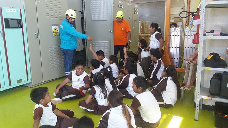 ciergalapagos's tweet photo. #HéroesDeEficienciaEnergética
Hoy recibimos la visita del 5º EGB de la Unidad Educativa San Francisco, durante el recorrido por la Planta Fotovoltaica y el @ciergalapagos compartimos actividades que refuerzan los contenidos curriculares en ciencias naturales
#GalápagosSustentable https://t.co/OTZOHcQUJJ
