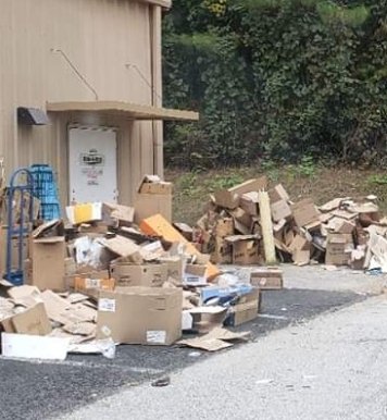 csdavis1970's tweet image. Clean up your Rockbridge rd and HWY 124 stores parking  lot #familydollar