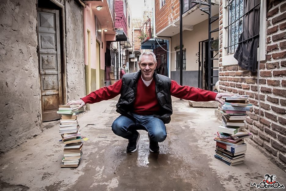 Gracias por hablar cuando era incómodo y por pisar el barrio cuando se apagaban las cámaras. 

Hasta siempre, Marce.