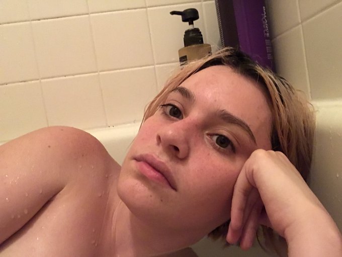 Just found out bath pillows and trays exist. Never leaving the tub https://t.co/UUuNQeZuz5