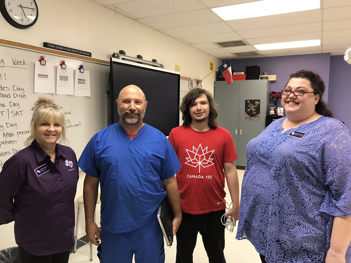 LaBruyereGracy's tweet photo. Our early birds are the 1st to arrive for the FAFSA Fiesta! Thanks to @SFASU and our 1st family! More to come as families arrive! @BrandiHendrix14 @GriffinAdmin @MHSPTOBears @We_are_MHS @beaurees @montgomerystuco @montgomery_nhs @TexasOnCourse #txoc_ambassador #leadersoncourse https://t.co/GNjmgWzfDq