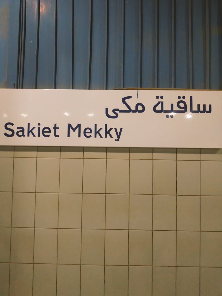 naufalluzzaman's tweet photo. Hari ini saya mencoba menjauh dari hiruk piruk Kairo dengan pergi ke daerah sakiet mekky yg berada di provinsi giza. Perjalan dari rumahku menuju sakiet mekky sekitar satu stngh jam. Menggunakan minibus terlebih dahulu kmdian dilanjutkan dengan kereta bawah tanah. Sebt saja MRT https://t.co/xcYdYCIWgg