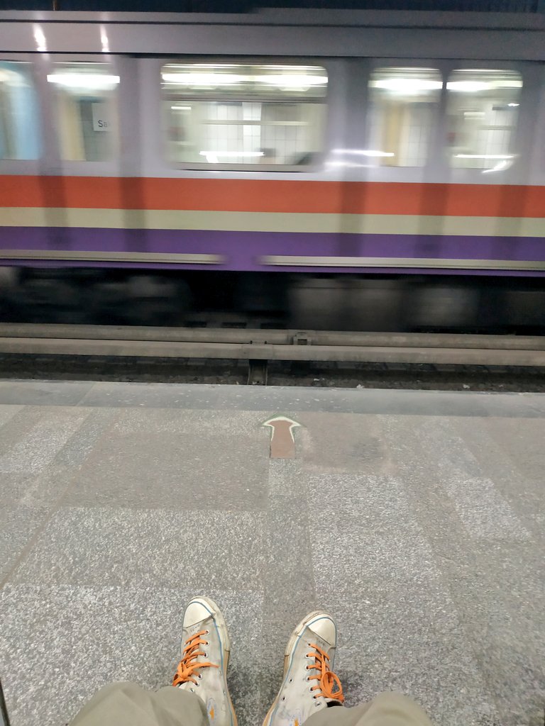 naufalluzzaman's tweet photo. Hari ini saya mencoba menjauh dari hiruk piruk Kairo dengan pergi ke daerah sakiet mekky yg berada di provinsi giza. Perjalan dari rumahku menuju sakiet mekky sekitar satu stngh jam. Menggunakan minibus terlebih dahulu kmdian dilanjutkan dengan kereta bawah tanah. Sebt saja MRT https://t.co/xcYdYCIWgg