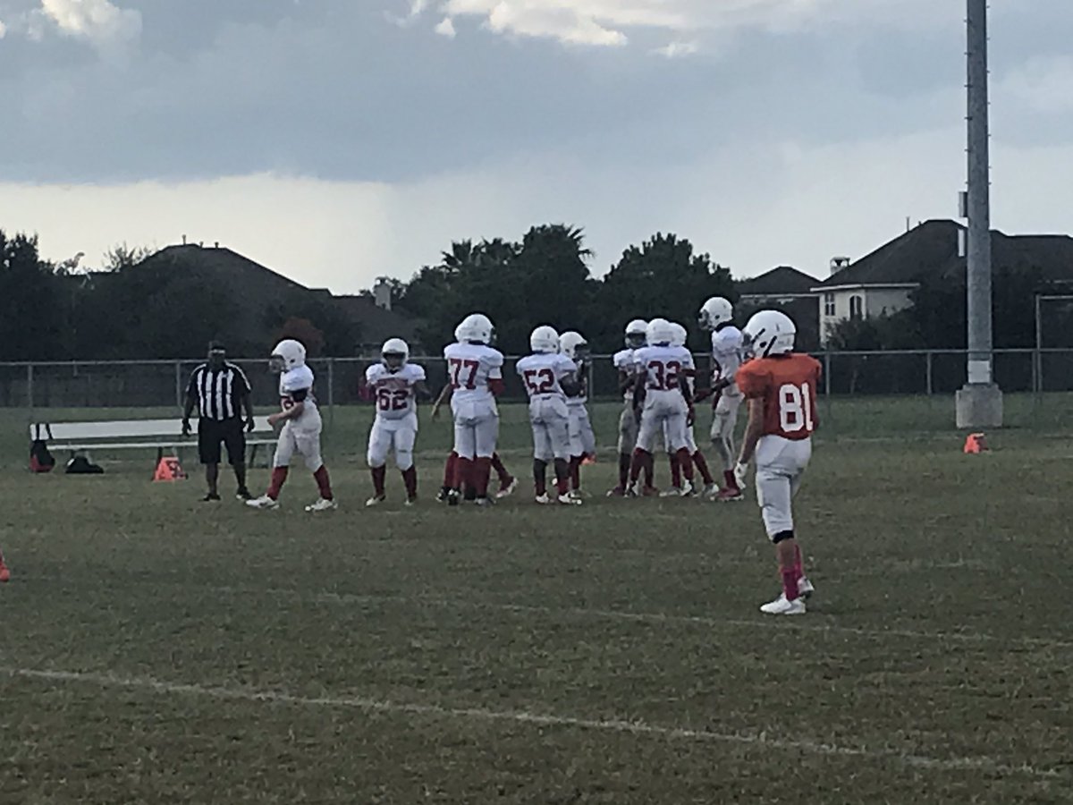 goodsongms's tweet photo. 8th Grade vs Saylards. #goodsonms #GrizzlyPride #CFISDspirit https://t.co/JQGLxLs3O3